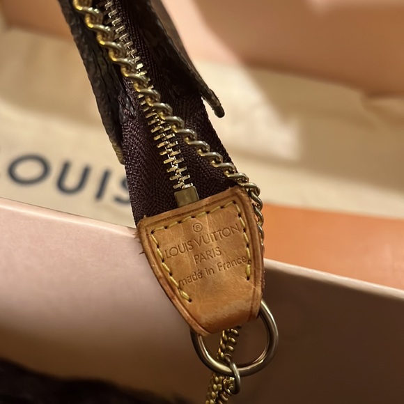 Authentic Louis Vuitton pochette monogram - Picture 7 of 15